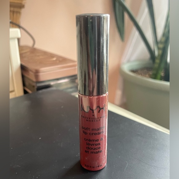 Mixed Lip Kit Lot - Picture 10 of 12